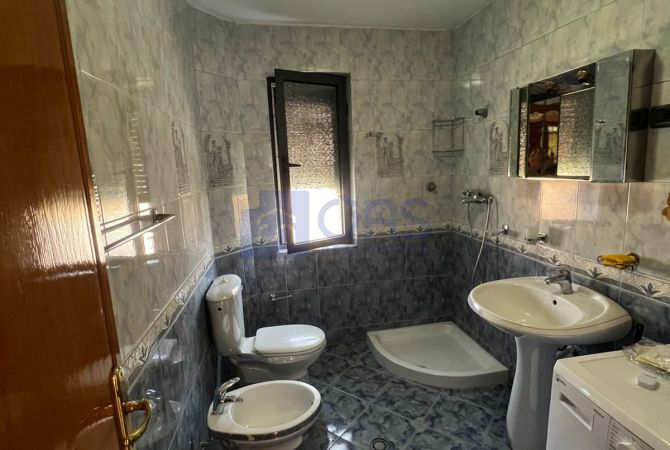 Shtepi me qera Apartament ne Tirane, 2+1, Mobilimi E mobiluar, Pagesa 500  Euro.