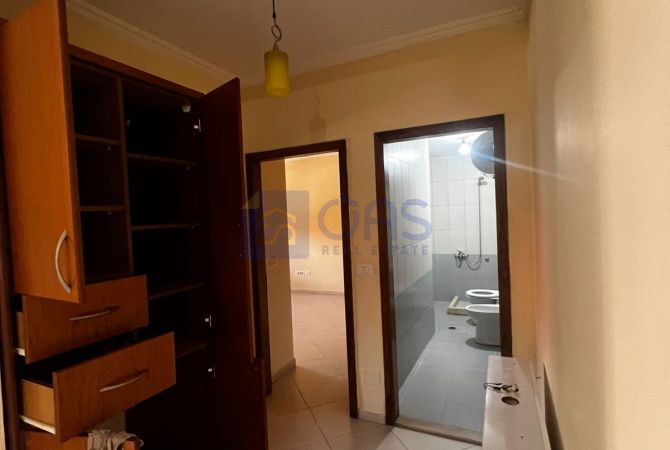 Shtepi me qera Apartament ne Tirane, 2+1, Mobilimi Pjeserisht e mobiluar, Pagesa 500  Euro.