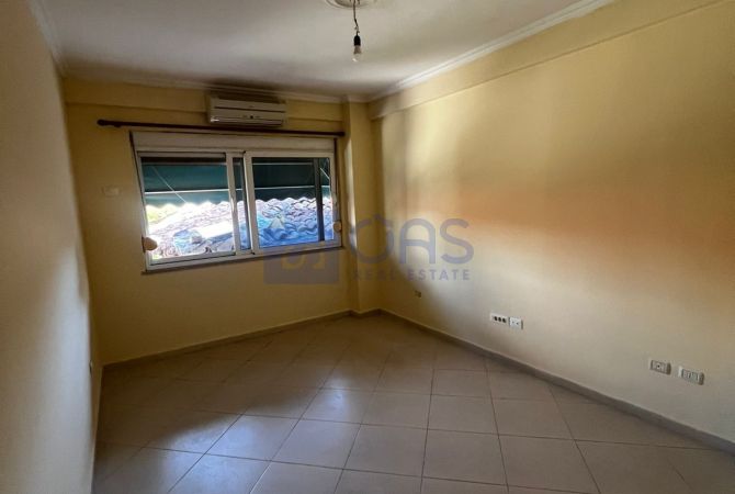 Shtepi me qera Apartament ne Tirane, 2+1, Mobilimi Pjeserisht e mobiluar, Pagesa 500  Euro.