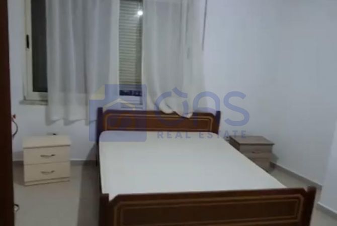 Shtepi me qera Apartament ne Tirane, 3+1, Mobilimi E mobiluar, Pagesa 550  Euro.