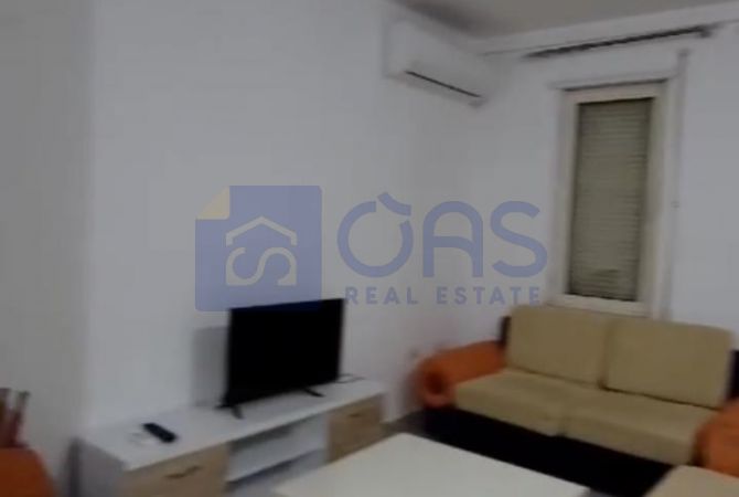 Shtepi me qera Apartament ne Tirane, 3+1, Mobilimi E mobiluar, Pagesa 550  Euro.