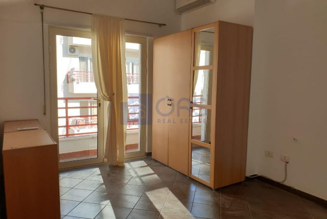 Shtepi me qera Apartament ne Tirane, 4+1, Mobilimi E mobiluar, Pagesa 1,200  Euro.