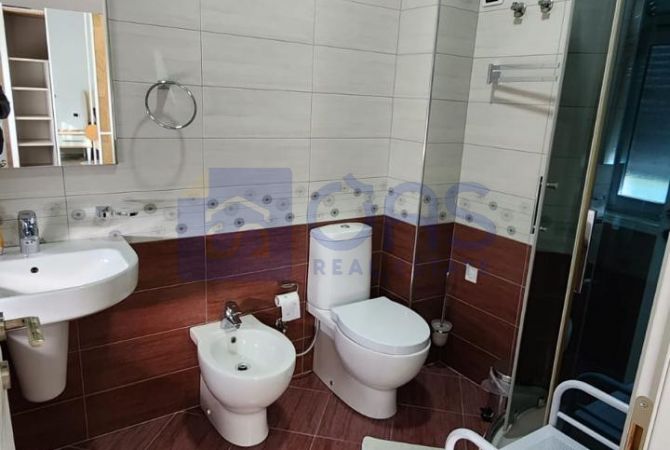 Shtepi me qera Apartament ne Tirane, 3+1, Mobilimi E mobiluar, Pagesa 1,500  Euro.