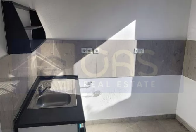 Shtepi me qera Vila Luksoze ne Tirane, 4+1, Mobilimi Bosh, pa mobiluar, Pagesa 1,500  Euro.