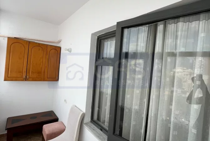 Shtepi me qera Apartament ne Tirane, 3+1, Mobilimi E mobiluar, Pagesa 65,000  Leke.
