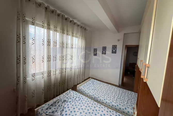 Shtepi me qera Apartament ne Tirane, 3+1, Mobilimi E mobiluar, Pagesa 65,000  Leke.