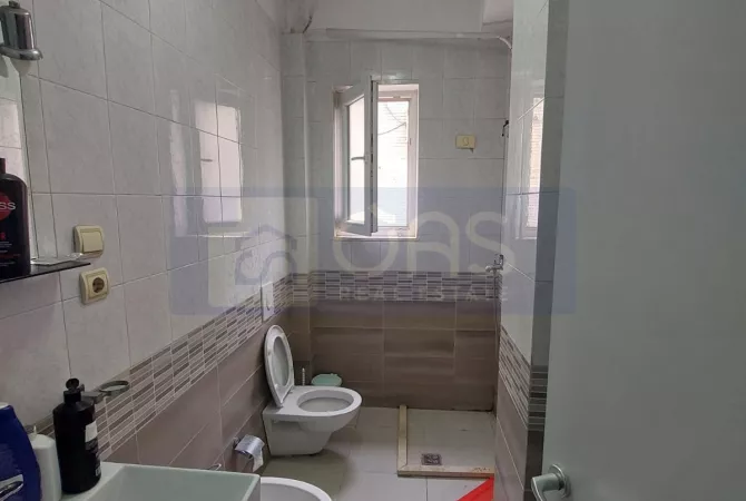 Shtepi me qera 7+1 ne Tirane - 1,200 Euro