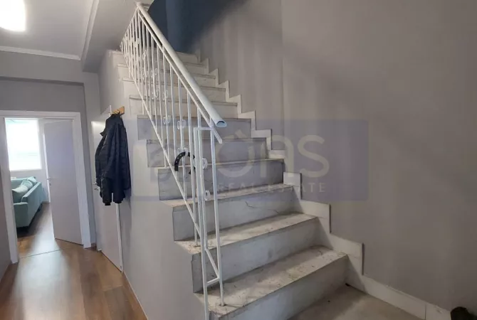 Shtepi me qera Vila Luksoze ne Tirane, 7+1, Mobilimi E mobiluar, Pagesa 1,200  Euro.