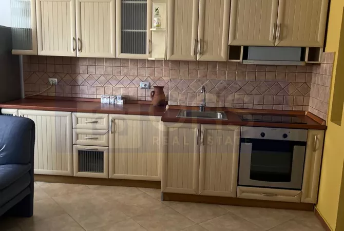 Shtepi me qera Apartament ne Tirane, 2+1, Mobilimi E mobiluar, Pagesa 750  Euro.