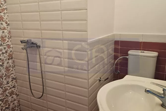 Shtepi me qera Apartament ne Tirane, 3+1, Mobilimi E mobiluar, Pagesa 550  Euro.