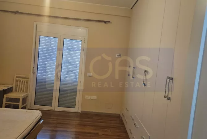 Shtepi me qera Apartament ne Tirane, 3+1, Mobilimi E mobiluar, Pagesa 550  Euro.