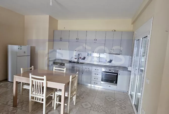 Shtepi me qera Apartament ne Tirane, 3+1, Mobilimi E mobiluar, Pagesa 550  Euro.