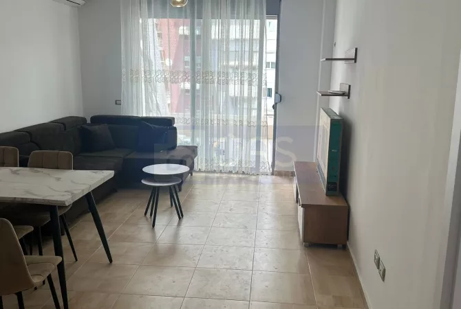 Shtepi me qera Apartament ne Tirane, 3+1, Mobilimi E mobiluar, Pagesa 700  Euro.