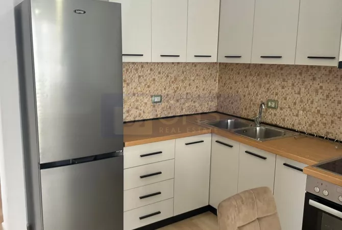 Shtepi me qera Apartament ne Tirane, 3+1, Mobilimi E mobiluar, Pagesa 700  Euro.