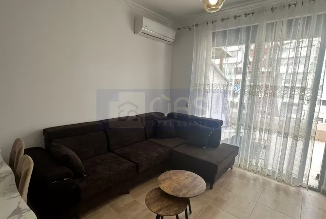 Shtepi me qera Apartament ne Tirane, 3+1, Mobilimi E mobiluar, Pagesa 700  Euro.