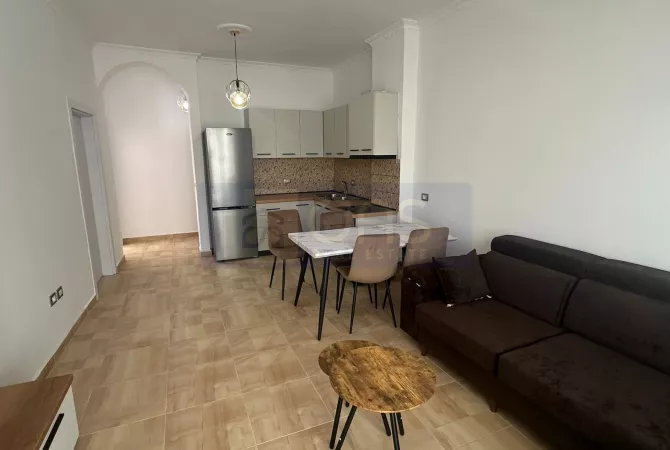 Shtepi me qera Apartament ne Tirane, 3+1, Mobilimi E mobiluar, Pagesa 700  Euro.