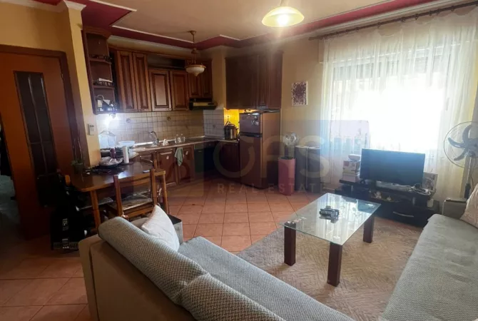 Shtepi me qera 2+1 ne Tirane - 700 Euro