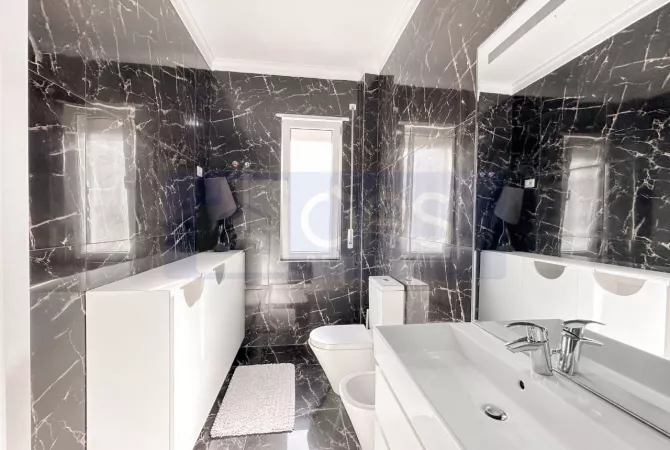 Shtepi ne shitje Apartament ne Tirane, 3+1, Mobilimi E mobiluar, Pagesa 250,000  Euro.