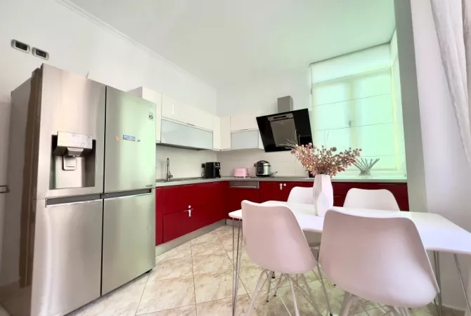 Shtepi me qera Apartament ne Tirane, 3+1, Mobilimi E mobiluar, Pagesa 1,000  Euro.