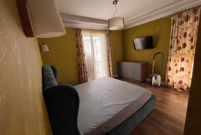 Shtepi me qera 3+1 ne Tirane - 1,800 Euro
