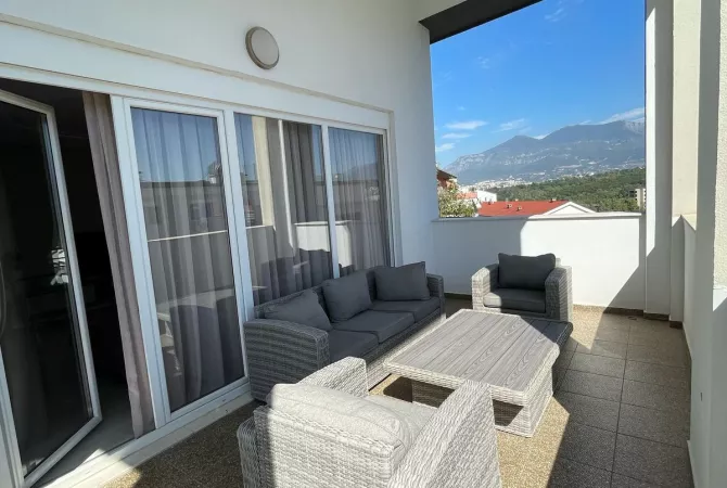 Shtepi me qera Apartament ne Tirane, 3+1, Mobilimi E mobiluar, Pagesa 1,300  Euro.