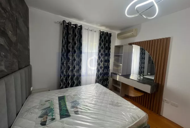 Shtepi me qera Apartament ne Tirane, 2+1, Mobilimi E mobiluar, Pagesa 500  Euro.