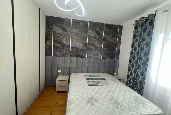 Shtepi me qera Apartament ne Tirane, 2+1, Mobilimi E mobiluar, Pagesa 500  Euro.
