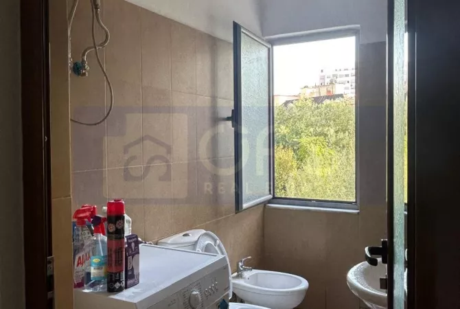 Shtepi me qera Apartament ne Tirane, 1+1, Mobilimi E mobiluar, Pagesa 380  Euro.