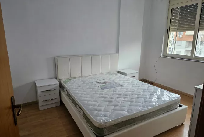 Shtepi me qera Apartament ne Tirane, 1+1, Mobilimi E mobiluar, Pagesa 500  Euro.