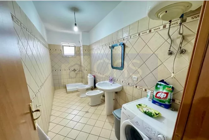 Shtepi me qera 2+1 ne Tirane - 400 Euro