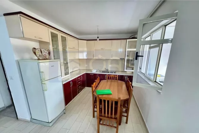 Shtepi me qera 2+1 ne Tirane - 400 Euro