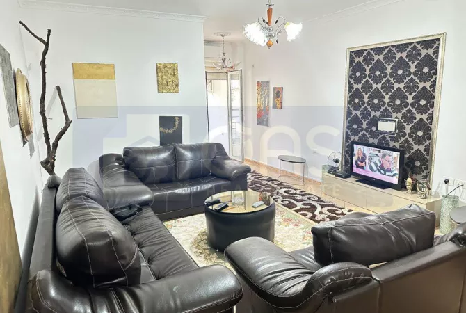 Shtepi me qera Apartament ne Tirane, 2+1, Mobilimi E mobiluar, Pagesa 700  Euro.