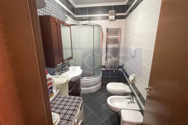 Shtepi me qera 2+1 ne Tirane - 1,000 Euro