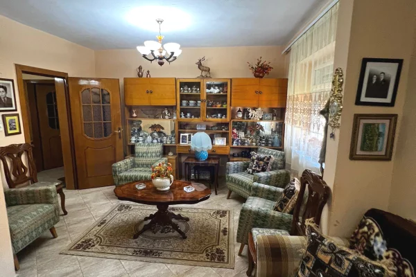 Shtepi me qera Apartament ne Tirane, 1+1, Mobilimi E mobiluar, Pagesa 450  Euro.