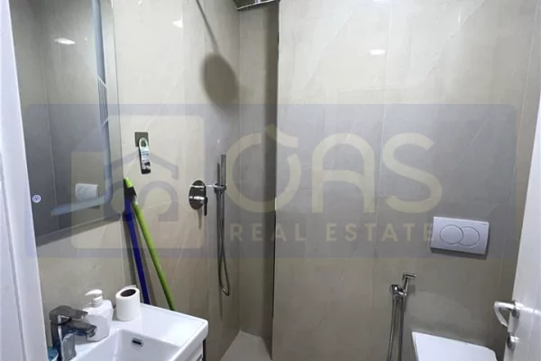 Jepet ambjent me qera per zyre/klinike ne Bllok 600 euro