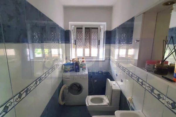 Shtepi ne shitje Apartament ne Tirane, 3+1, Mobilimi E mobiluar, Pagesa 225,000  Euro.