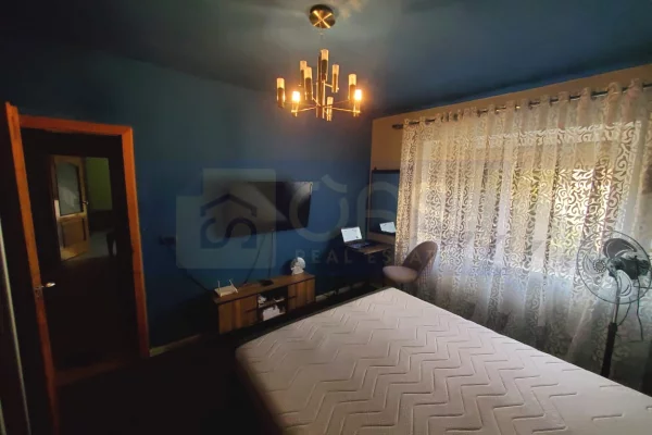 Shtepi ne shitje Apartament ne Tirane, 3+1, Mobilimi E mobiluar, Pagesa 225,000  Euro.