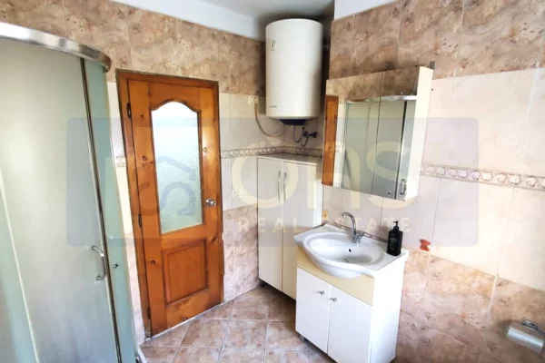 Shtepi ne shitje Apartament ne Tirane, 3+1, Mobilimi E mobiluar, Pagesa 225,000  Euro.