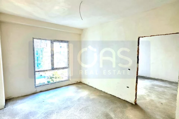 Shtepi ne shitje Apartament ne Tirane, 1+1, Mobilimi Bosh, pa mobiluar, Pagesa 100,000  Euro.