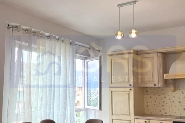 Shtepi me qera 2+1 ne Tirane - 700 Euro