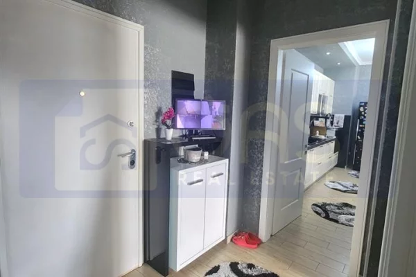 Shtepi me qera 2+1 ne Tirane - 450 Euro