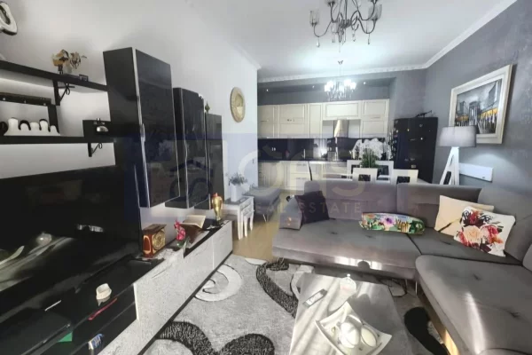 Shtepi me qera 2+1 ne Tirane - 450 Euro