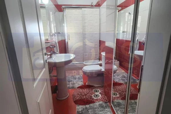 Shtepi me qera Apartament ne Tirane, 2+1, Mobilimi E mobiluar, Pagesa 450  Euro.