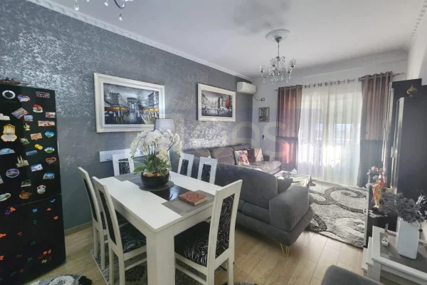 Shtepi me qera Apartament ne Tirane, 2+1, Mobilimi E mobiluar, Pagesa 450  Euro.