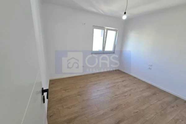 Shtepi ne shitje Apartament ne Tirane, 2+1, Mobilimi Bosh, pa mobiluar, Pagesa 138,000  Euro.