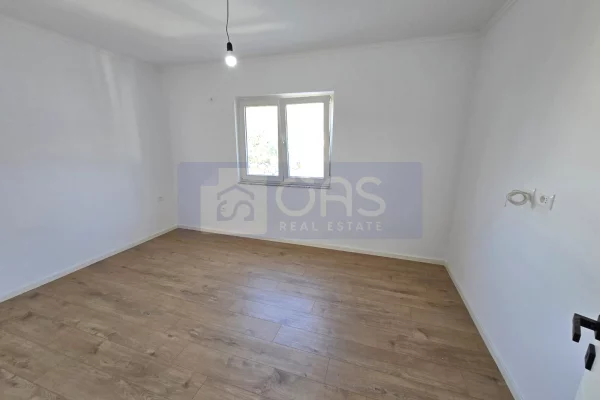 Shtepi ne shitje Apartament ne Tirane, 2+1, Mobilimi Bosh, pa mobiluar, Pagesa 138,000  Euro.
