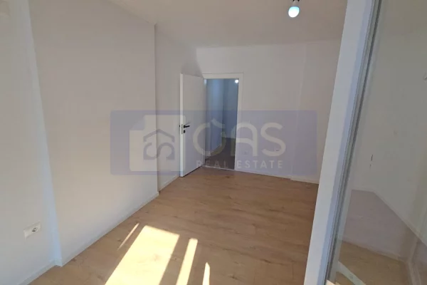 Shtepi ne shitje Apartament ne Tirane, 2+1, Mobilimi Bosh, pa mobiluar, Pagesa 128,000  Euro.