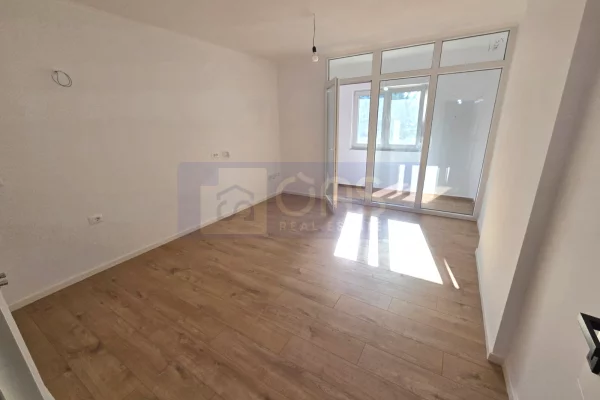 Shtepi ne shitje Apartament ne Tirane, 2+1, Mobilimi Bosh, pa mobiluar, Pagesa 128,000  Euro.