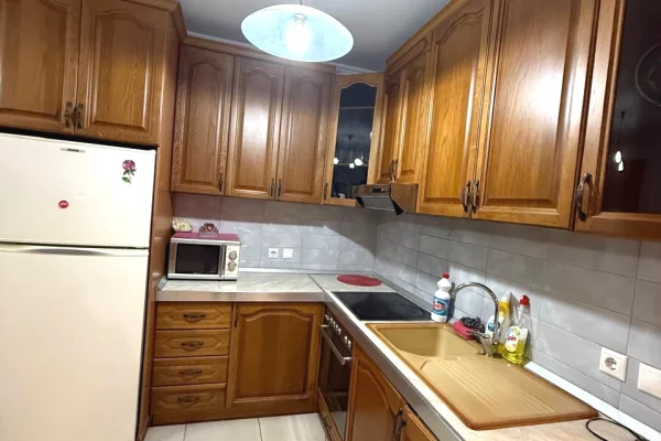 Shtepi me qera Apartament ne Tirane, 2+1, Mobilimi E mobiluar, Pagesa 550  Euro.