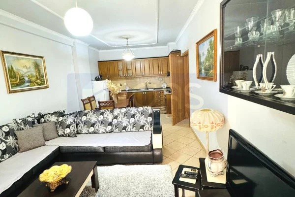 Shtepi me qera 2+1 ne Tirane - 550 Euro